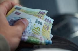 Au venit banii pentru subvenționarea locurilor de muncă. Angajatorii din Bihor pot primi câte 2.250 de lei lunar
