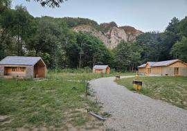 Campingurile nimănui: Ministerul Mediului nu spune de ce nu predă campingurile din Bihor
