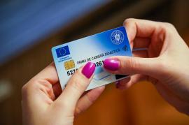 De la cărți și jocuri educative la instrumente muzicale și abonamente online. Ce pot cumpăra profesorii cu prima de carieră didactică