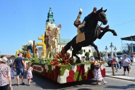 Carnavalul florilor: care alegorice și concert, joi, în Oradea (FOTO)