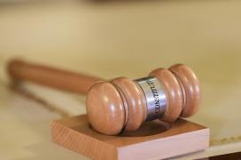 CCR explică de ce Dominic Fritz poate rămâne fără mandat. Trei judecători contestă argumentele. Danileț: „E scris în limba dacă”
