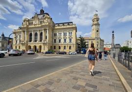 Fierbe Primăria Oradea: funcționarii se coc în birouri, aerul condiționat vine la toamnă