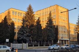 Un elev al Colegiului Militar din Alba Iulia a murit după ce s-a aruncat de la etajul 4 al internatului. Ar fi lăsat un bilet de adio