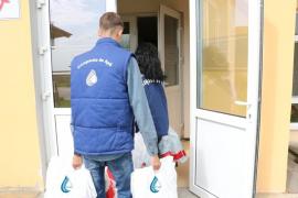 'Bucuria învierii'. Compania de Apă Oradea a distribuit cadouri la Centrul Smiles din Tileagd (FOTO)