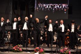 Concertul celor 10 tenori a ajutat la vindecarea unei fetițe bolnave din Oradea. Câți bani au strâns organizatorii? (VIDEO)