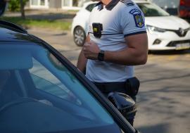 Pericol public pe Bulevardul Cantemir din Oradea: Un șofer de 32 de ani, cu permisul suspendat și beat criță, a fost reținut de polițiști