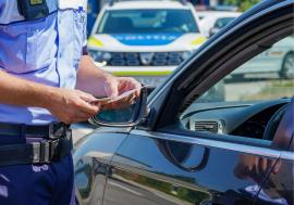 Urmărire la Tinca: un șofer fără permis a fugit de polițiști și a fost prins pe un câmp