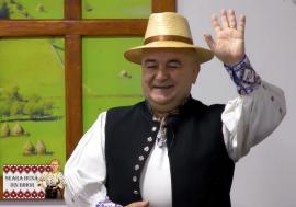 Laudă-mă, gură! Folcloristul Cornel Borza, fost consilier judeţean al PNL, se pretinde curtat de partide (VIDEO)