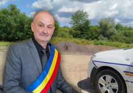 Furt sau donație? Ce hârtie și-a procurat primarul din Bratca pentru piatra luată de pe terasamentul căii ferate