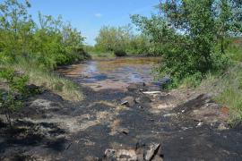 Reziduurile rezistă: „Mișcări de trupe” în jurul fostei uzine de uleiuri și bitum Petrol Derna