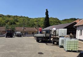Seceta persistă în Bihor: 33 de localități au restricții la apă. În Derna și Popești, primăriile împart apă populației, dar cu porția