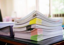 Birocrația ar putea costa scump: Amenzi de până la 5.000 de lei pentru funcționarii care cer dosare cu șină