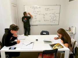Un deceniu de excelență: Centrul educațional EDU TRUST aniversează 10 ani de modelare a destinelor elevilor în Oradea! (FOTO)