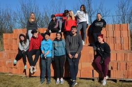 Elevi din Bihor şi din Austria, constructori de locuinţe pentru nevoiaşi