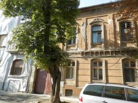 Patru spaţii comerciale de pe strada Ep. Mihai Pavel, scoase la vânzare de Administraţia Imobiliară Oradea