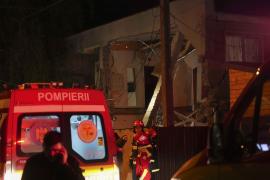 O explozie într-un bloc din Craiova a omorât o femeie și a rănit alte trei persoane. Pompierii caută eventuale victime sub dărâmături (FOTO/VIDEO)