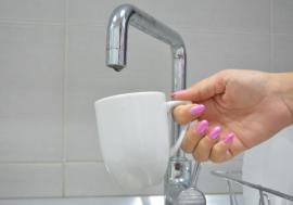 Locuitorii de pe mai multe străzi de pe dealurile Oradiei rămân joi fără apă