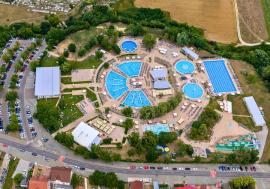 Vacanță de criză: Scumpirile au „tăiat” din vacanțe, turismul bihorean a pierdut circa 20% față de anul trecut (FOTO)