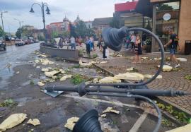”Furtuna din Oradea nu a fost tornadă, ci un fenomen cu aceeaşi putere, dar mai periculos'. Explicaţiile unui specialist în meteorologie (VIDEO)