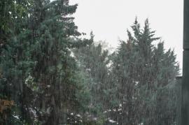 Cod portocaliu de furtuni în zona de munte a Bihorului: vijelii, grindină și ploi torențiale