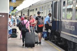 Au pornit Trenurile Soarelui: legături directe spre litoral până în septembrie. Cât costă biletul din Oradea spre Mangalia