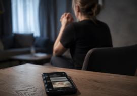 Șantaj cu filmări intime în Bihor: Bărbat condamnat după ce i-a trimis fiicei fostei partenere imagini compromițătoare cu mama ei
