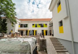 Allegria și mistria: Proiectele PNRR s-au încheiat, dar la Grădiniția 46 din Oradea încă se lucrează