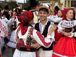 Danț mare în Oradea și alte localități din Bihor: peste 1.000 de dansatori, vinuri locale și gusturi tradiționale la „Higheghe și vin”
