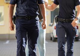 Tânăr de 22 de ani din Bihor, condamnat definitiv pentru violarea unui minor, prins de polițiști și încarcerat