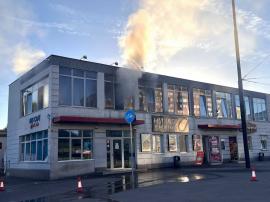 Incendiul de la autogara Nufărul, provocat de o problemă electrică. Spațiul este închiriat unei carmangerii