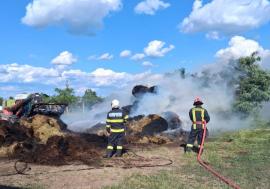 Cinci incendii în weekend, în Bihor. La Salonta au ars 120 de baloți de lucernă