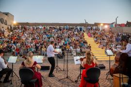 De la AC/DC și Nirvana, pe malul Crișului, la Șaraiman la apus: Filarmonica face muzica să răsune în Oradea