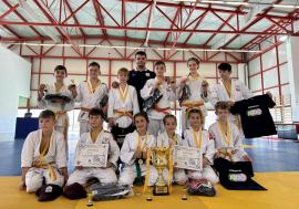 Micii judoka de la LPS - Champions Oradea s-au întors cu medalii de aur şi bronz de la Cupa Campionilor pe echipe mixte de la Cluj