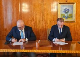 UDMR a semnat acordul pentru susținerea Guvernului Niculescu. Kelemen Hunor: „Nu vom avea miniștri”