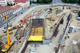 Primul „acoperiș”: Constructorii au turnat primul tronson de planşeu peste pasajele din Piaţa Gojdu din Oradea (FOTO / VIDEO)
