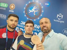 Luptătorii orădeni, din nou în elita mondială! Vlad Trip a cucerit medalia de bronz la Campionatul Mondial U17 de la Baku (FOTO)