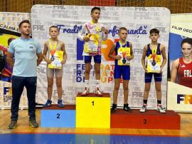 Aur pentru Dominic Ghiuro și alte patru medalii pentru luptătorii orădeni la Târgoviște (FOTO)