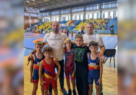 Patru medalii pentru micii luptători ai LPS Bihorul la Campionatul Național de la Târgoviște. Doi orădeni au devenit campioni naționali (FOTO)