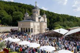 Hram la Mănăstirea Izbuc, de Schimbarea la Față. Programul slujbelor din 5 și 6 august