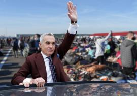 Călin Georgescu caută producători locali în Piața 100 din Oradea. Șeful ADP: „Nu avem producători locali”