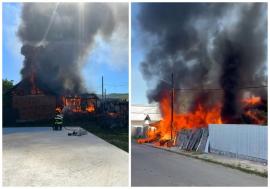 Incendiu uriaș la o casă din Nucet, din cauza unui aragaz nesupravegheat: Primii care au intervenit au fost 7 pompieri aflați în timpul liber (FOTO/VIDEO)