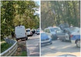 Operațiune a Poliției pe DN 76, pe Dealul Bitii, lângă Beiuș: Mașină Bolt, percheziționată în parcare (VIDEO)