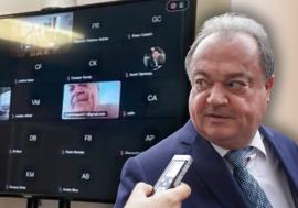 „Cine e în pielea goală?”: Moment stânjenitor în Senat. Vasile Blaga a intrat la bustul gol într-o ședință online (VIDEO)