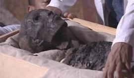 Trafic cu mumii: A ascuns rămăşiţele de 700 de ani ale unui copil într-un colet
