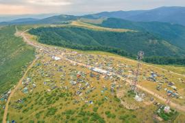 Găina Vibes, în Apuseni: festival de muzică electronică la Târgul de Fete de pe munte