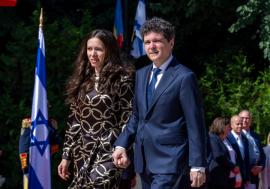 Nicușor Dan a publicat declarația de avere a partenerei sale, în contextul amendamentului AUR. Ce bunuri și venituri are Mirabela Grădinaru