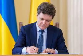 Nicușor Dan a semnat demisiile miniștrilor PSD și numirile interimarilor. Liderii coaliției, chemați luni la consultări