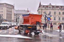 Ninsoare în Oradea: Utilajele RER Vest au ieșit în forță pe străzi (FOTO)