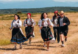 Opinca Trail: Oradea Running Culture organizează o cursă de alergare inedită într-o comună din Bihor. Participanții vor descoperi tradițiile satului românesc