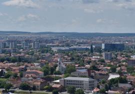 Vremea cu suișuri și coborâșuri în Crișana: 29 de grade joi, apoi se răcește și vin ploile